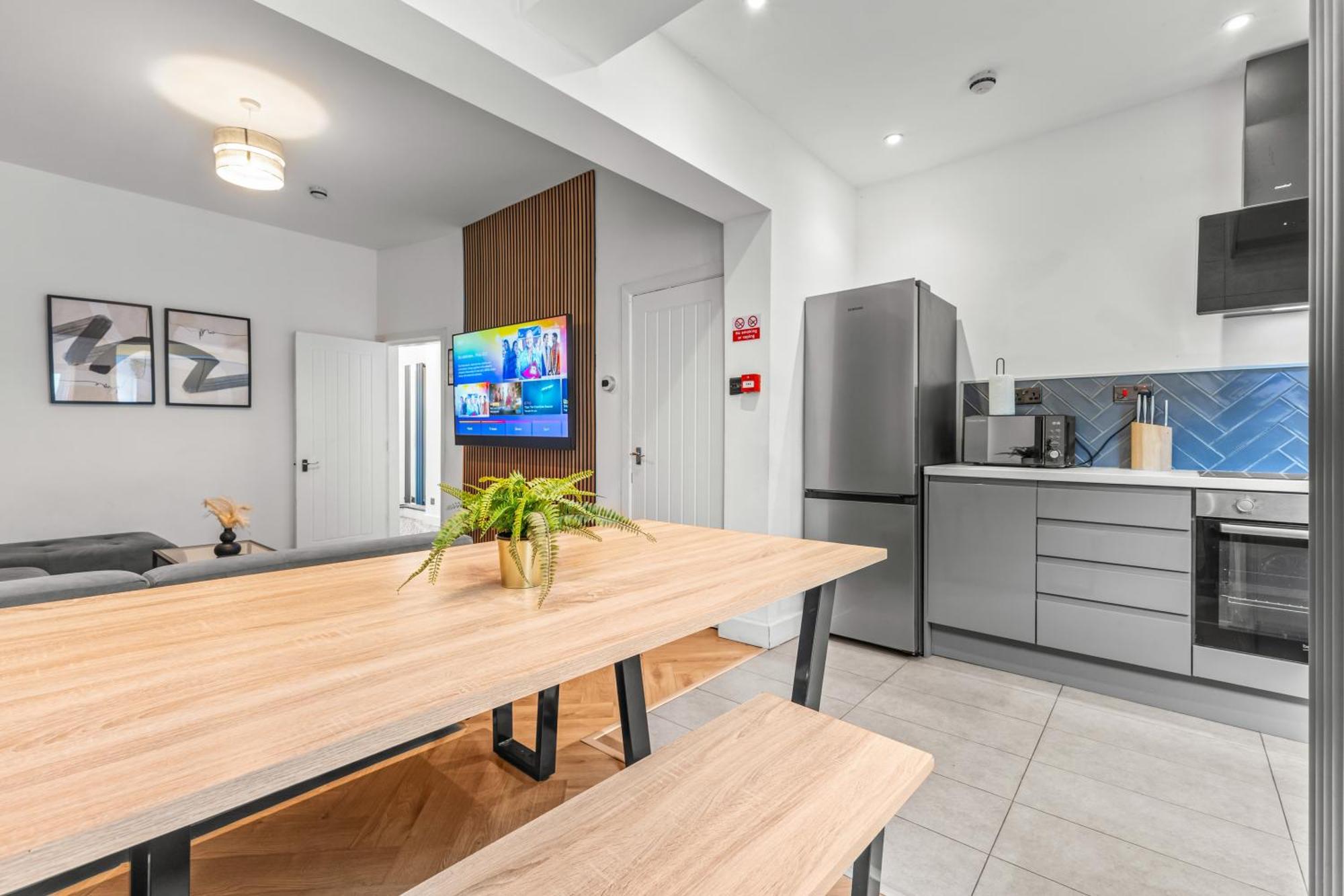 Holiday home Modern Centre Townhouse Sleeps 10 & Parking