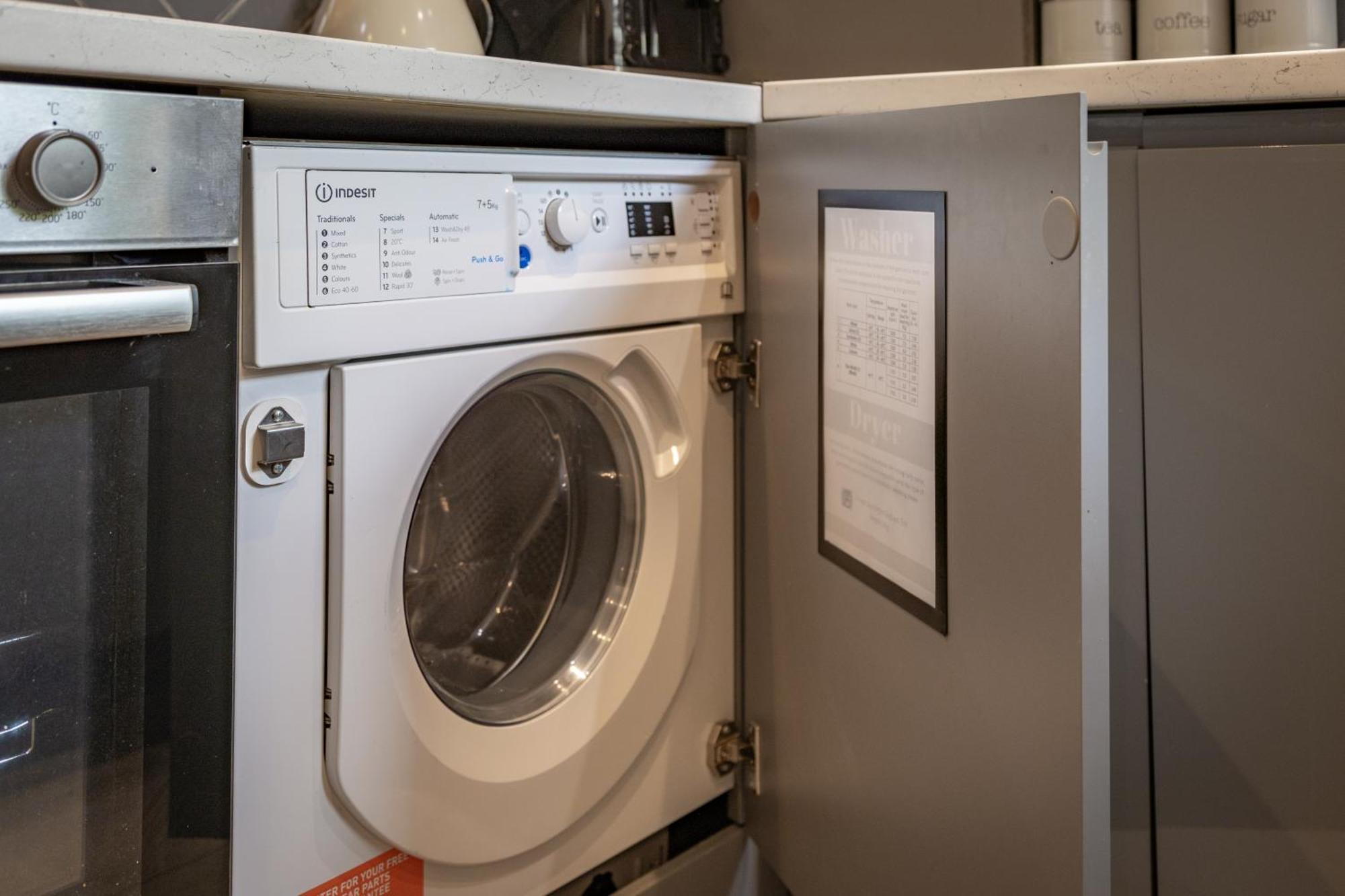 Modern Centre Townhouse Sleeps 10 & Parking Holiday home Manchester