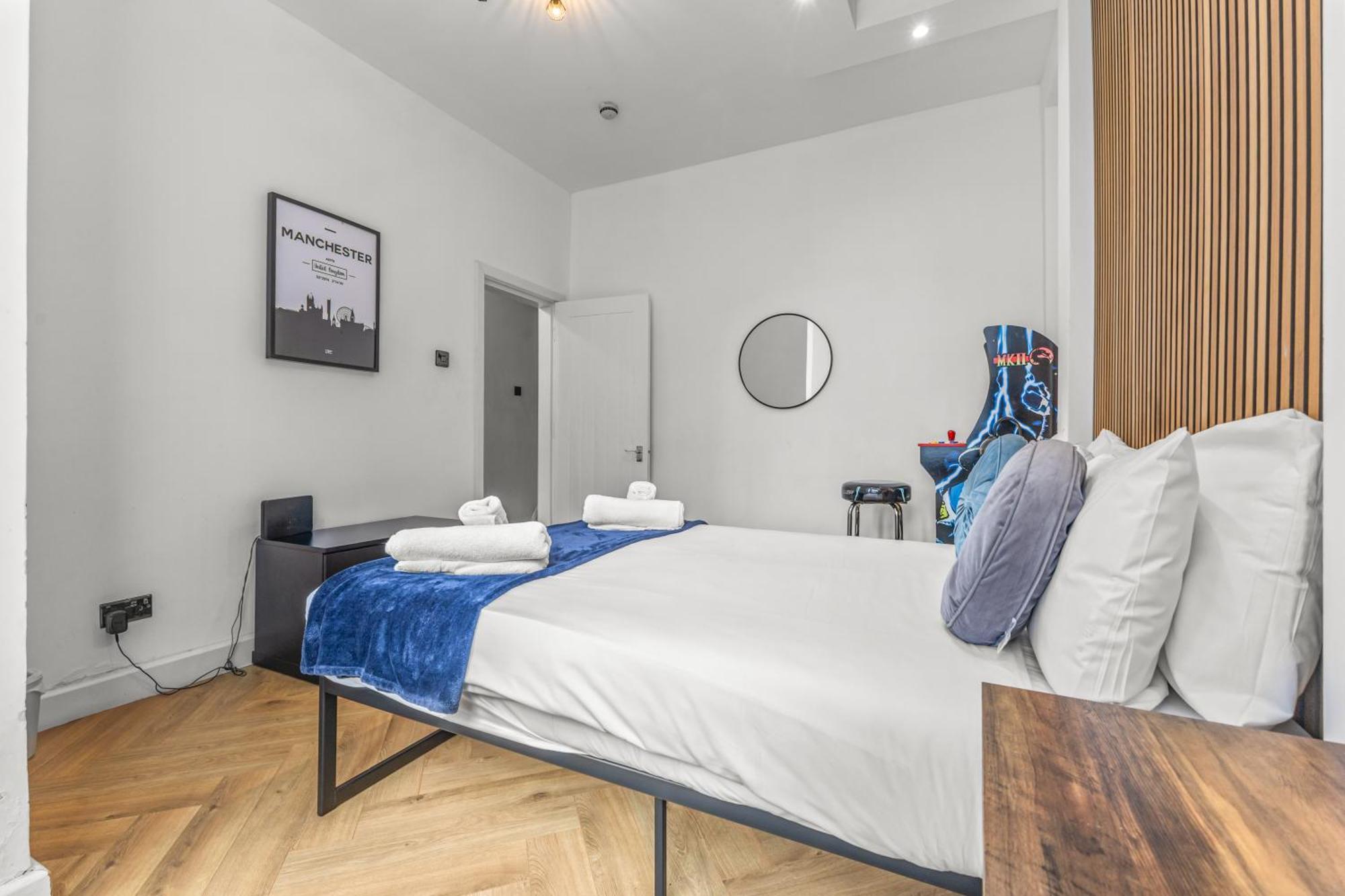 Holiday home Modern Centre Townhouse Sleeps 10 & Parking *
